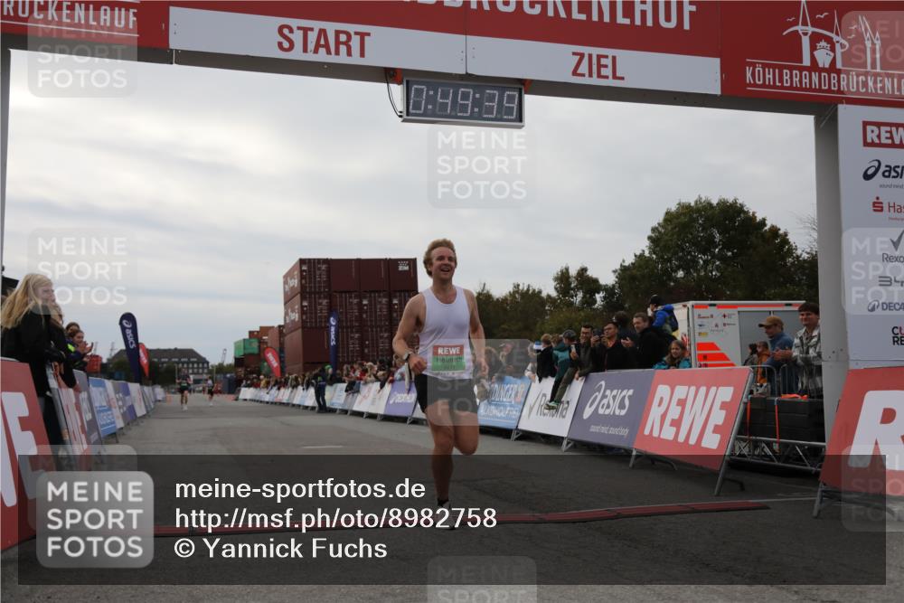 03.10.2025 - Köhlbrandbrückenlauf Yannick Fuchs http://msf.ph/oto/8982758 03.10.2025 15:49:37 Ziel 7021, 9617 meine-sportfotos.de