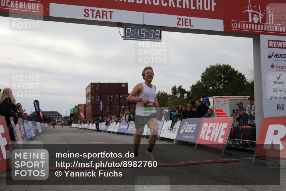 03.10.2025 - Köhlbrandbrückenlauf Yannick Fuchs http://msf.ph/oto/8982760 03.10.2025 15:49:37 Ziel 7021, 9617 meine-sportfotos.de
