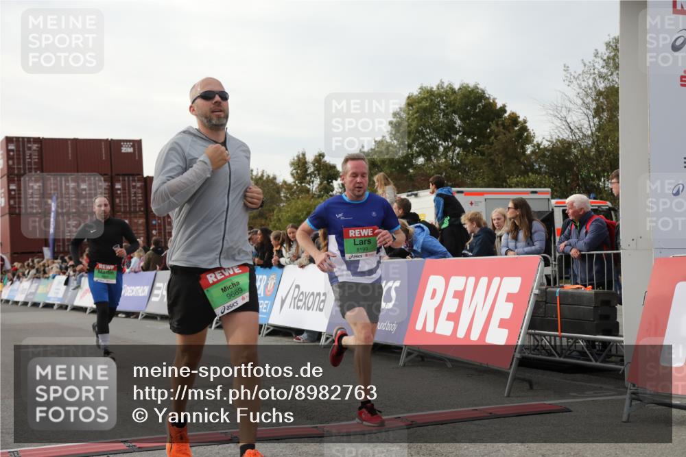 03.10.2025 - Köhlbrandbrückenlauf Yannick Fuchs http://msf.ph/oto/8982763 03.10.2025 16:05:33 Ziel 7031, 7151, 7213, 7241, 7394, 7546, 8199, 9299, 9317, 9499, 9669 meine-sportfotos.de