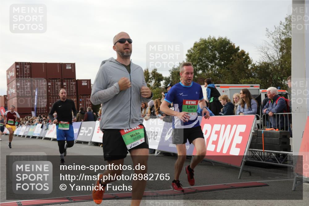 03.10.2025 - Köhlbrandbrückenlauf Yannick Fuchs http://msf.ph/oto/8982765 03.10.2025 16:05:33 Ziel 7031, 7151, 7213, 7241, 7394, 7546, 8199, 9299, 9317, 9499, 9669 meine-sportfotos.de