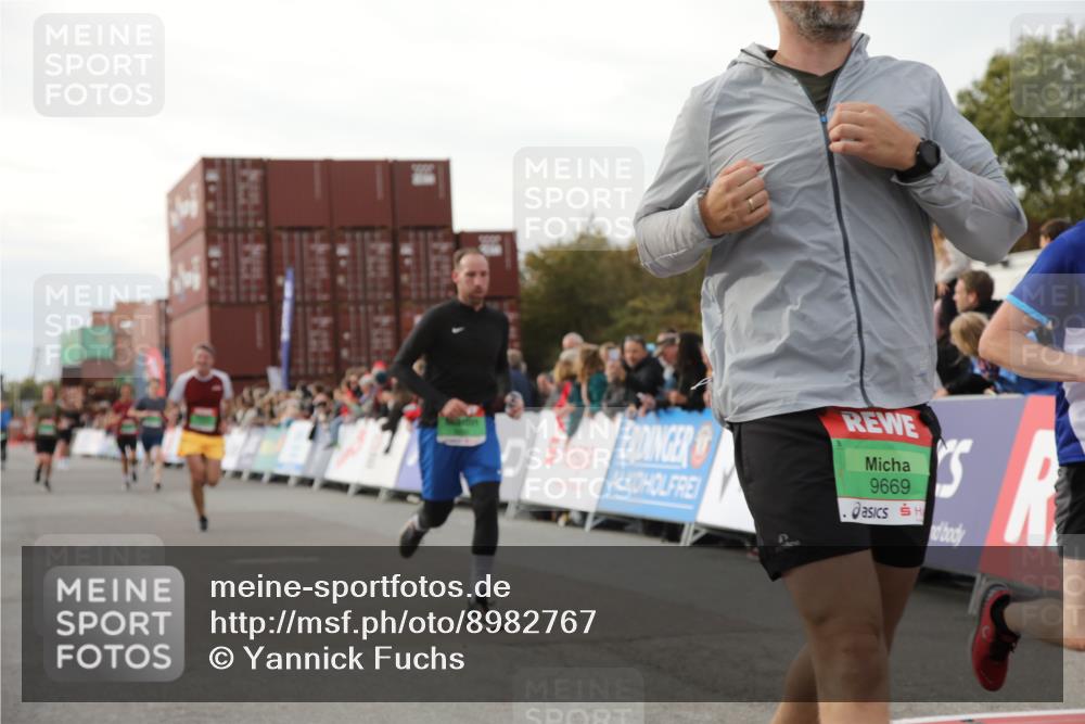 03.10.2025 - Köhlbrandbrückenlauf Yannick Fuchs http://msf.ph/oto/8982767 03.10.2025 16:05:33 Ziel 7031, 7151, 7213, 7241, 7394, 7546, 8199, 9299, 9317, 9499, 9669 meine-sportfotos.de