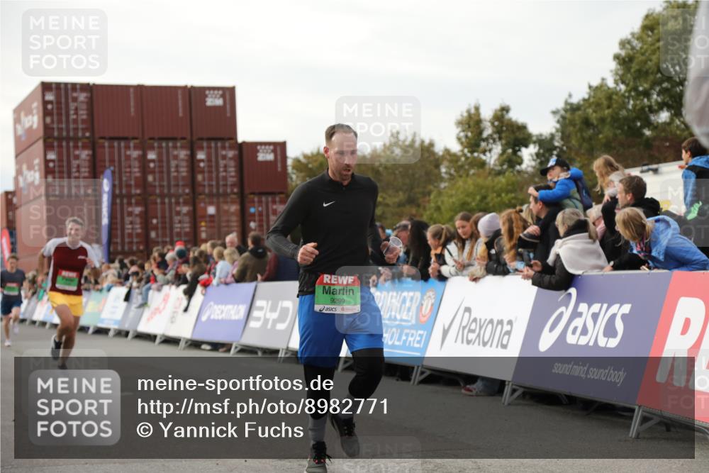 03.10.2025 - Köhlbrandbrückenlauf Yannick Fuchs http://msf.ph/oto/8982771 03.10.2025 16:05:34 Ziel 7031, 7151, 7213, 7241, 7394, 7546, 8199, 9299, 9317, 9669 meine-sportfotos.de