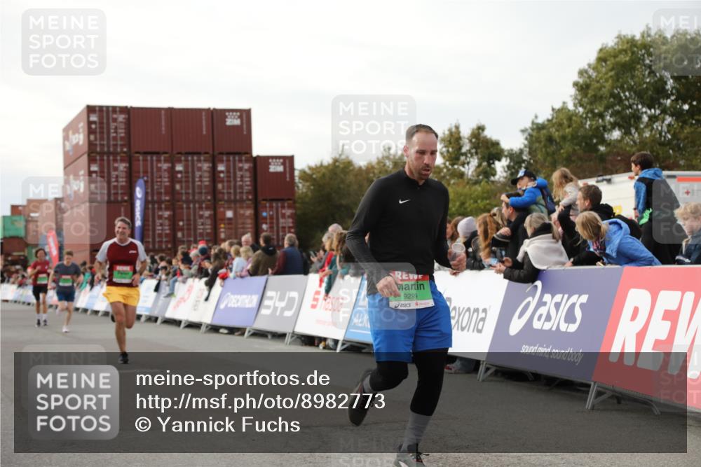 03.10.2025 - Köhlbrandbrückenlauf Yannick Fuchs http://msf.ph/oto/8982773 03.10.2025 16:05:34 Ziel 7031, 7151, 7213, 7241, 7394, 7546, 8199, 9299, 9317, 9669 meine-sportfotos.de