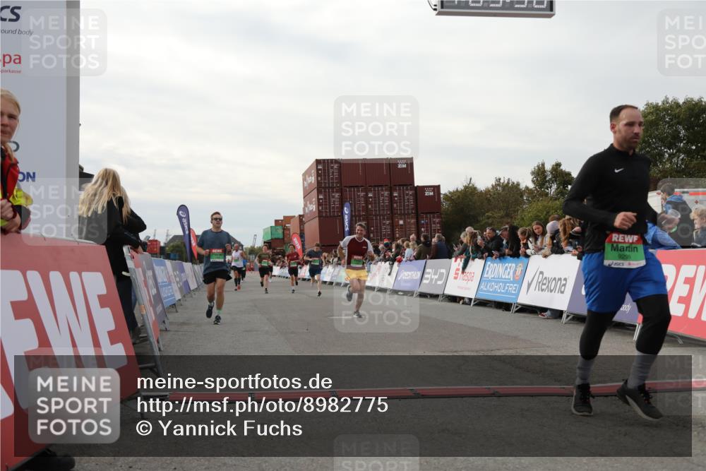 03.10.2025 - Köhlbrandbrückenlauf Yannick Fuchs http://msf.ph/oto/8982775 03.10.2025 16:05:35 Ziel 7031, 7151, 7213, 7394, 7546, 8199, 9299, 9317, 9669 meine-sportfotos.de