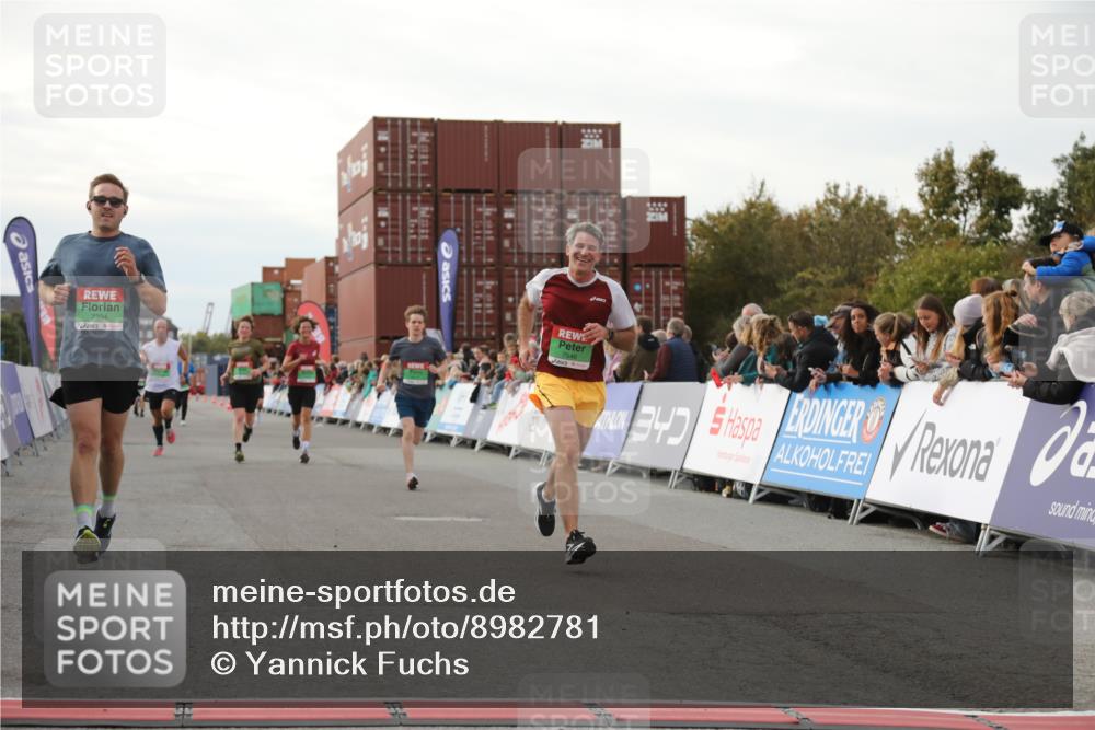 03.10.2025 - Köhlbrandbrückenlauf Yannick Fuchs http://msf.ph/oto/8982781 03.10.2025 16:05:36 Ziel 7031, 7151, 7213, 7394, 7546, 8199, 9299, 9317, 9669 meine-sportfotos.de