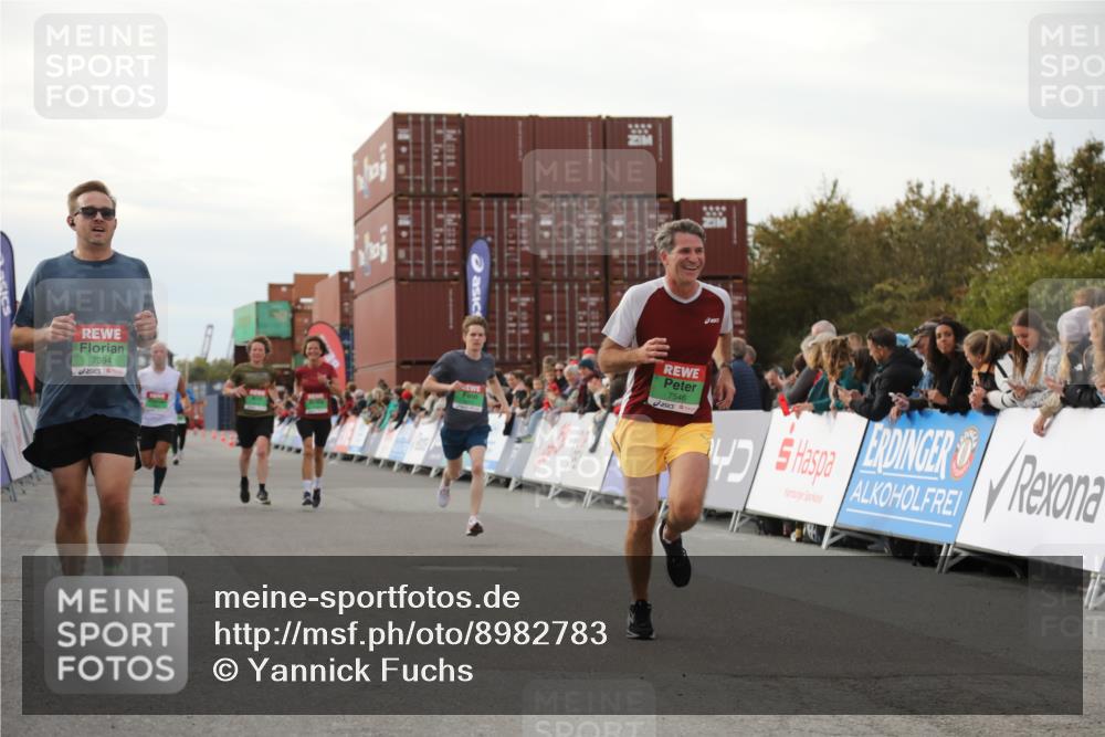 03.10.2025 - Köhlbrandbrückenlauf Yannick Fuchs http://msf.ph/oto/8982783 03.10.2025 16:05:36 Ziel 7031, 7151, 7213, 7394, 7546, 8199, 9299, 9317, 9669 meine-sportfotos.de