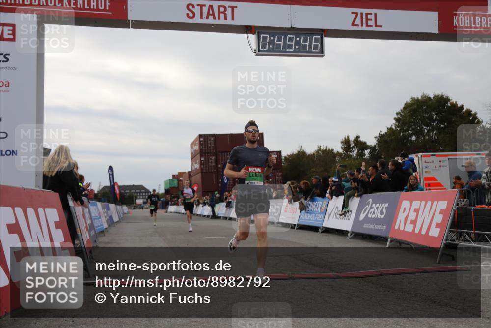 03.10.2025 - Köhlbrandbrückenlauf Yannick Fuchs http://msf.ph/oto/8982792 03.10.2025 15:49:45 Ziel 7021, 9041, 9549 meine-sportfotos.de