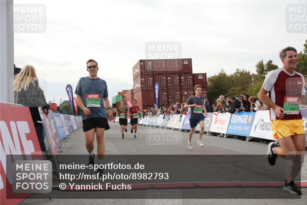 03.10.2025 - Köhlbrandbrückenlauf Yannick Fuchs http://msf.ph/oto/8982793 03.10.2025 16:05:37 Ziel 7031, 7151, 7213, 7394, 7546, 7547, 9299, 9317 meine-sportfotos.de