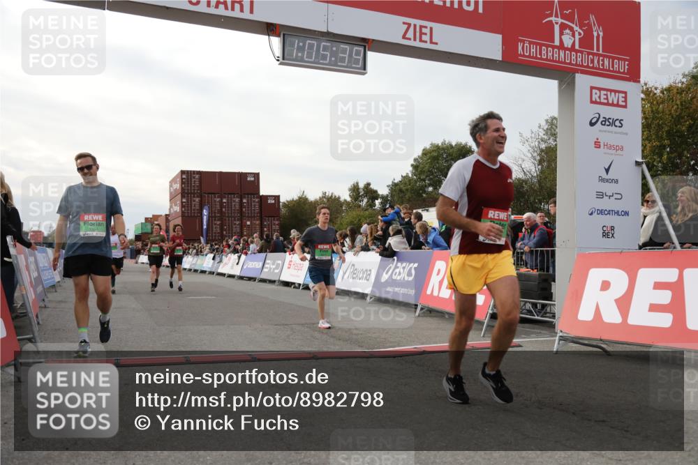 03.10.2025 - Köhlbrandbrückenlauf Yannick Fuchs http://msf.ph/oto/8982798 03.10.2025 16:05:37 Ziel 7031, 7151, 7213, 7394, 7546, 7547, 9299, 9317 meine-sportfotos.de