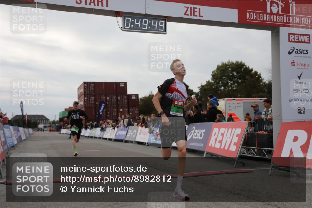 03.10.2025 - Köhlbrandbrückenlauf Yannick Fuchs http://msf.ph/oto/8982812 03.10.2025 15:49:47 Ziel 7021, 9041, 9549 meine-sportfotos.de