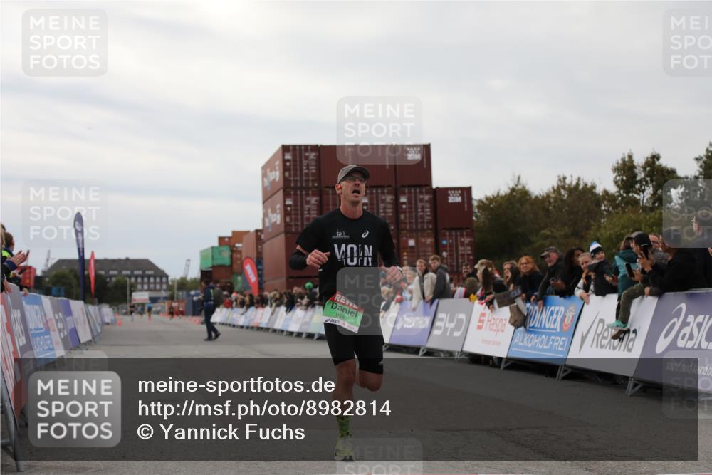 03.10.2025 - Köhlbrandbrückenlauf Yannick Fuchs http://msf.ph/oto/8982814 03.10.2025 15:49:48 Ziel 7021, 9041, 9549 meine-sportfotos.de