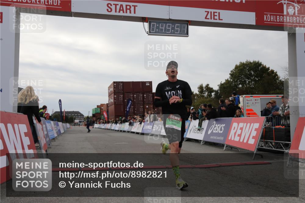 03.10.2025 - Köhlbrandbrückenlauf Yannick Fuchs http://msf.ph/oto/8982821 03.10.2025 15:49:49 Ziel 9041, 9549 meine-sportfotos.de