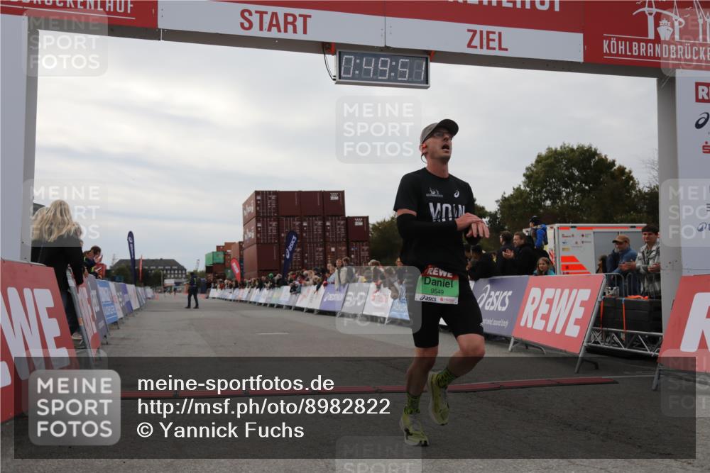 03.10.2025 - Köhlbrandbrückenlauf Yannick Fuchs http://msf.ph/oto/8982822 03.10.2025 15:49:49 Ziel 9041, 9549 meine-sportfotos.de