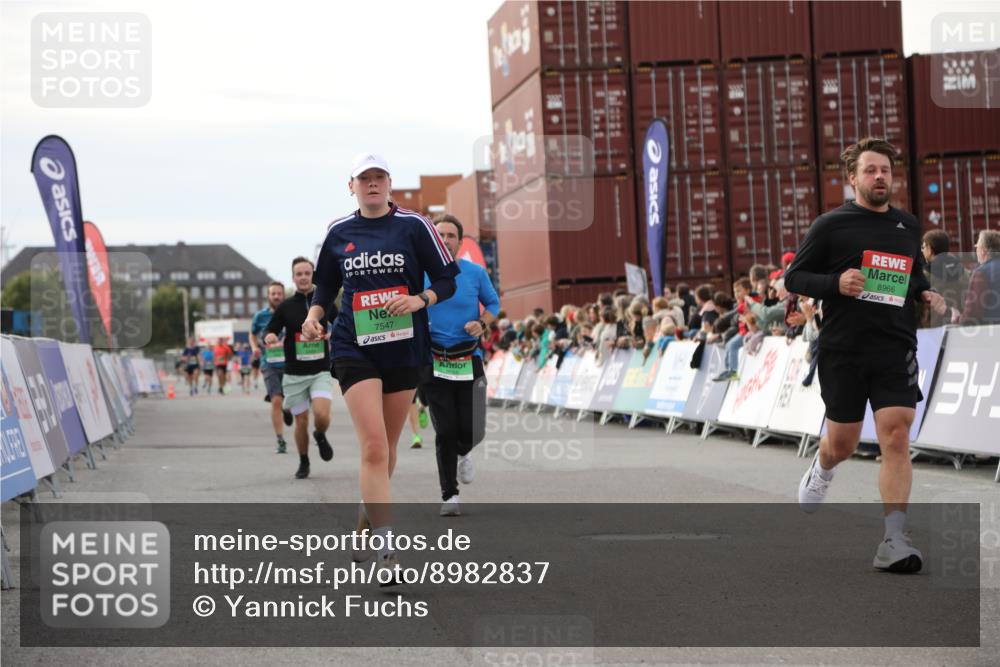 03.10.2025 - Köhlbrandbrückenlauf Yannick Fuchs http://msf.ph/oto/8982837 03.10.2025 16:05:44 Ziel 7151, 7213, 7547, 7646, 8924, 8966, 9489, 9566 meine-sportfotos.de