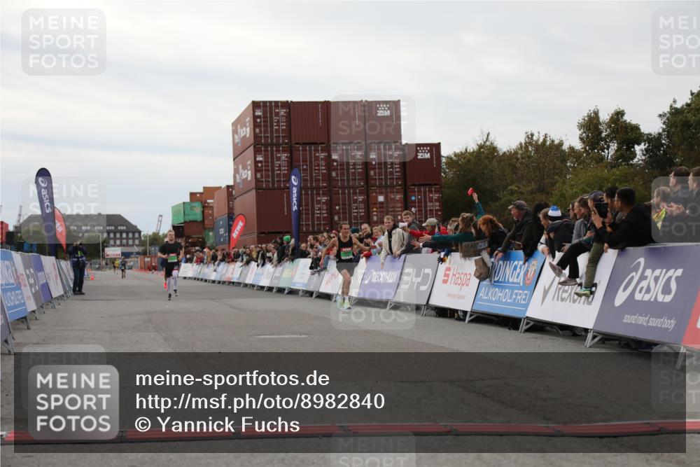 03.10.2025 - Köhlbrandbrückenlauf Yannick Fuchs http://msf.ph/oto/8982840 03.10.2025 15:50:04 Ziel 7033, 7066, 9742 meine-sportfotos.de