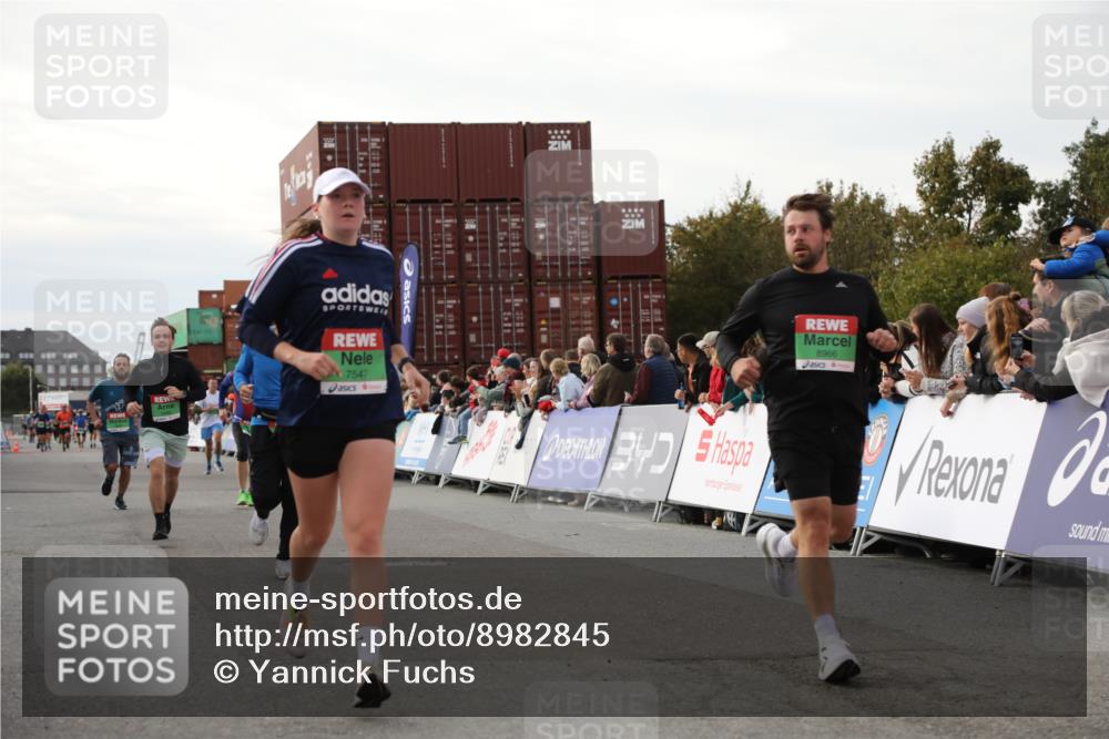 03.10.2025 - Köhlbrandbrückenlauf Yannick Fuchs http://msf.ph/oto/8982845 03.10.2025 16:05:45 Ziel 7547, 7646, 8924, 8966, 9489, 9566 meine-sportfotos.de