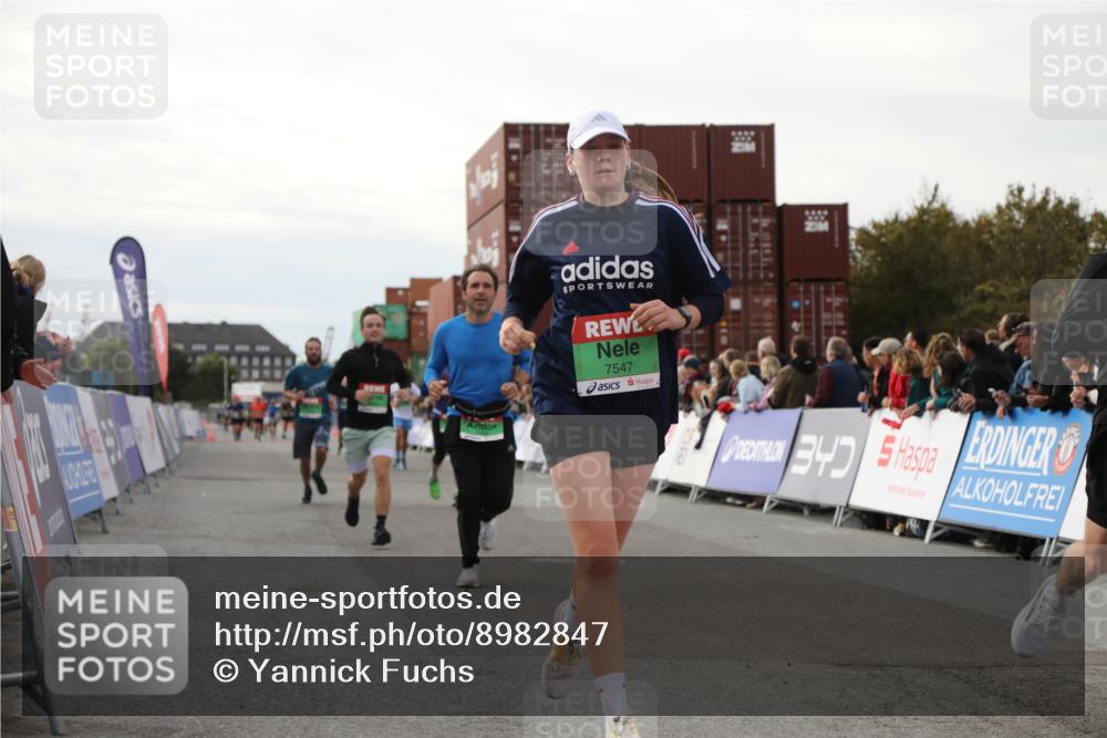 03.10.2025 - Köhlbrandbrückenlauf Yannick Fuchs http://msf.ph/oto/8982847 03.10.2025 16:05:46 Ziel 7547, 7646, 8924, 8966, 9102, 9489, 9566 meine-sportfotos.de
