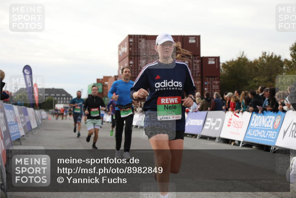 03.10.2025 - Köhlbrandbrückenlauf Yannick Fuchs http://msf.ph/oto/8982849 03.10.2025 16:05:46 Ziel 7547, 7646, 8924, 8966, 9102, 9489, 9566 meine-sportfotos.de