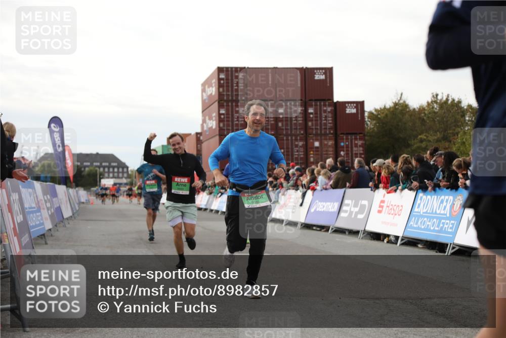 03.10.2025 - Köhlbrandbrückenlauf Yannick Fuchs http://msf.ph/oto/8982857 03.10.2025 16:05:47 Ziel 7547, 7646, 8924, 8966, 9102, 9489, 9566 meine-sportfotos.de
