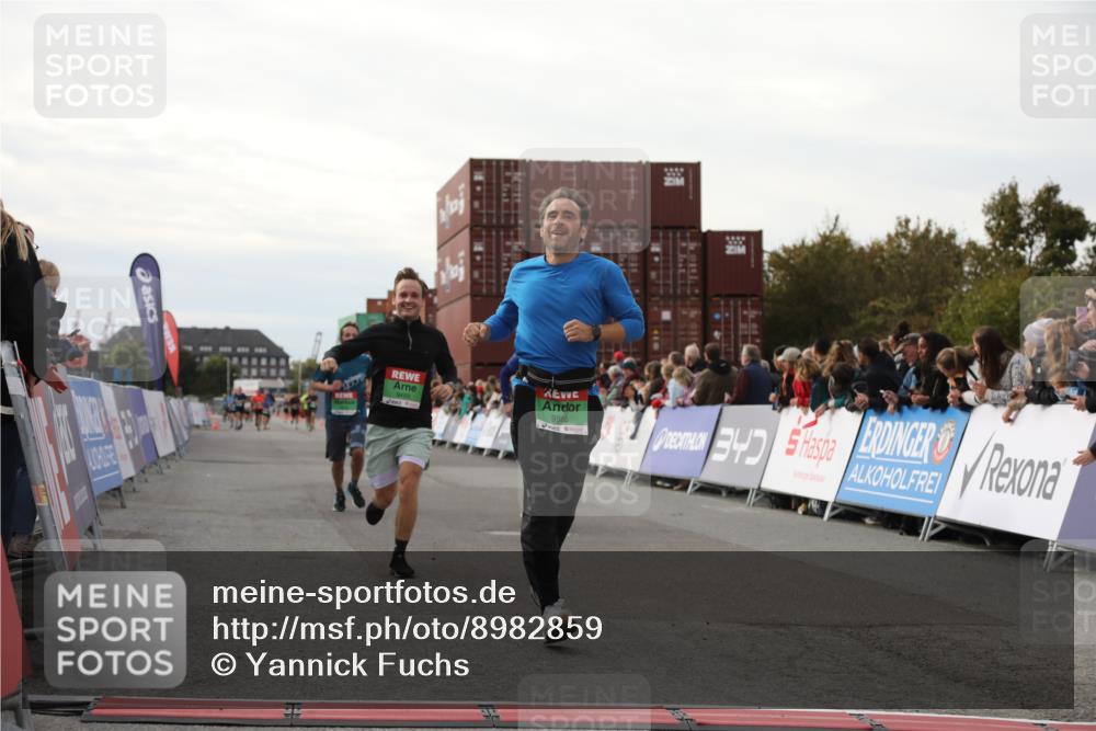 03.10.2025 - Köhlbrandbrückenlauf Yannick Fuchs http://msf.ph/oto/8982859 03.10.2025 16:05:47 Ziel 7547, 7646, 8924, 8966, 9102, 9489, 9566 meine-sportfotos.de
