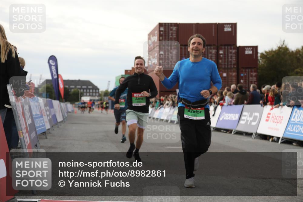 03.10.2025 - Köhlbrandbrückenlauf Yannick Fuchs http://msf.ph/oto/8982861 03.10.2025 16:05:47 Ziel 7547, 7646, 8924, 8966, 9102, 9489, 9566 meine-sportfotos.de