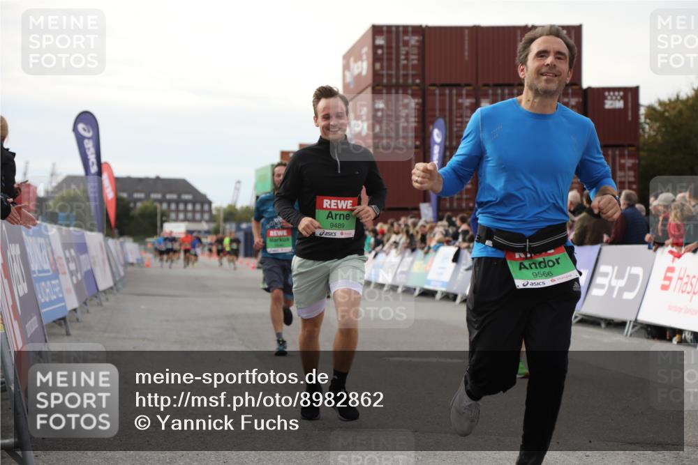 03.10.2025 - Köhlbrandbrückenlauf Yannick Fuchs http://msf.ph/oto/8982862 03.10.2025 16:05:48 Ziel 7547, 7646, 8616, 8924, 8966, 9102, 9489, 9566 meine-sportfotos.de