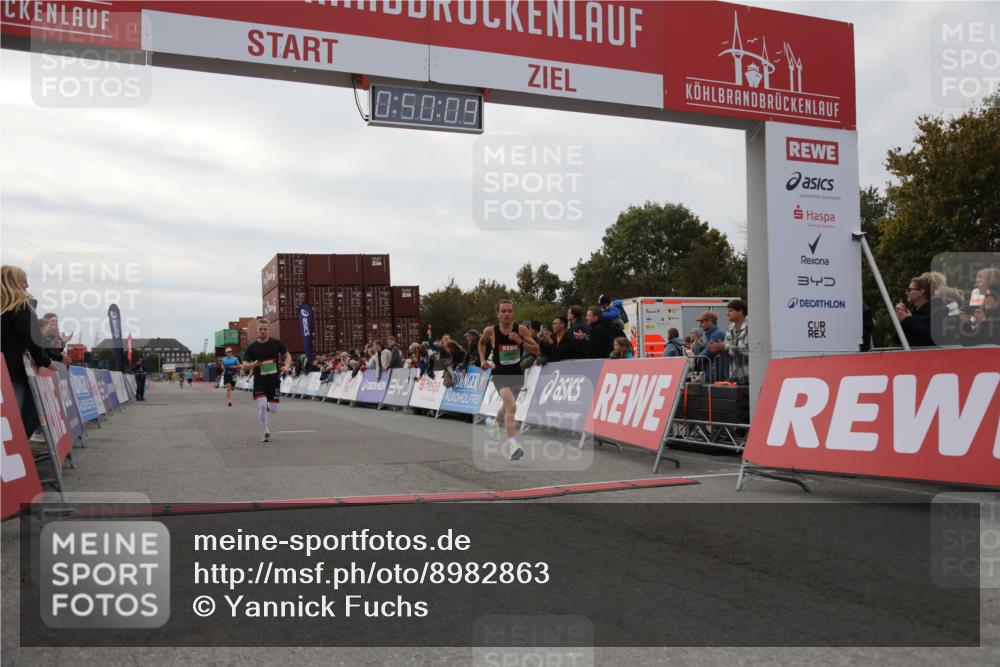 03.10.2025 - Köhlbrandbrückenlauf Yannick Fuchs http://msf.ph/oto/8982863 03.10.2025 15:50:07 Ziel 7033, 7066, 9742 meine-sportfotos.de