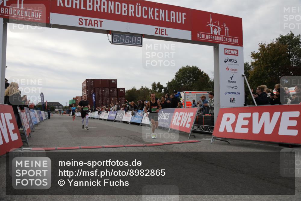 03.10.2025 - Köhlbrandbrückenlauf Yannick Fuchs http://msf.ph/oto/8982865 03.10.2025 15:50:07 Ziel 7033, 7066, 9742 meine-sportfotos.de