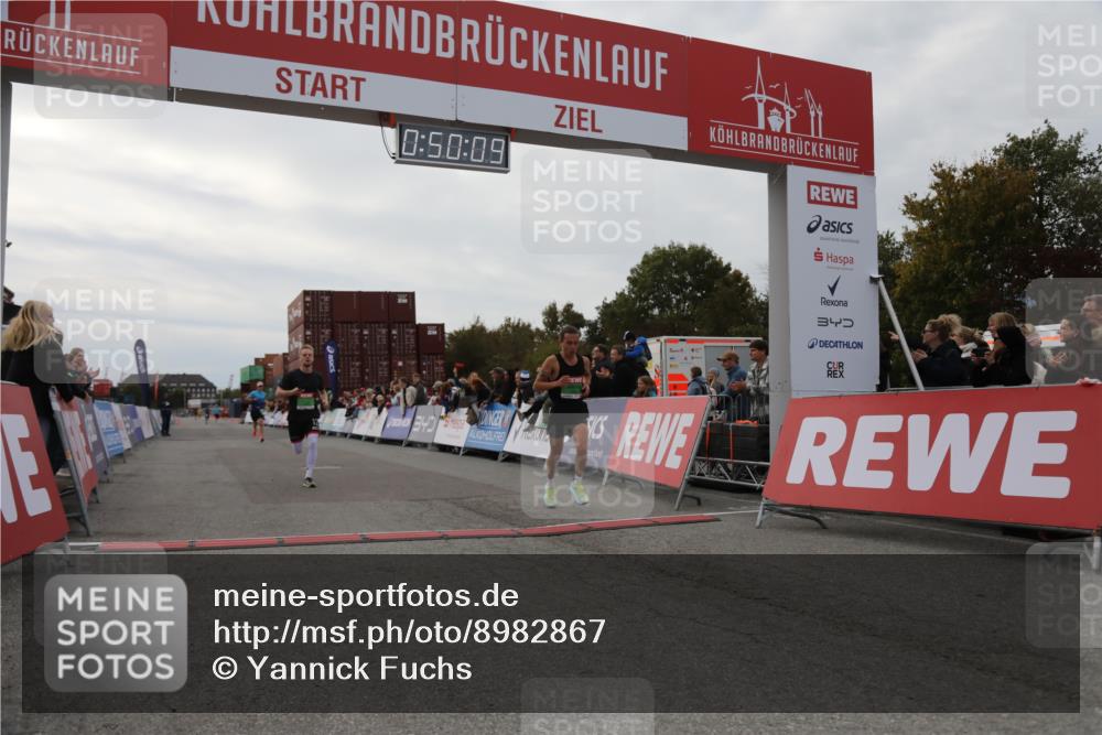 03.10.2025 - Köhlbrandbrückenlauf Yannick Fuchs http://msf.ph/oto/8982867 03.10.2025 15:50:07 Ziel 7033, 7066, 9742 meine-sportfotos.de