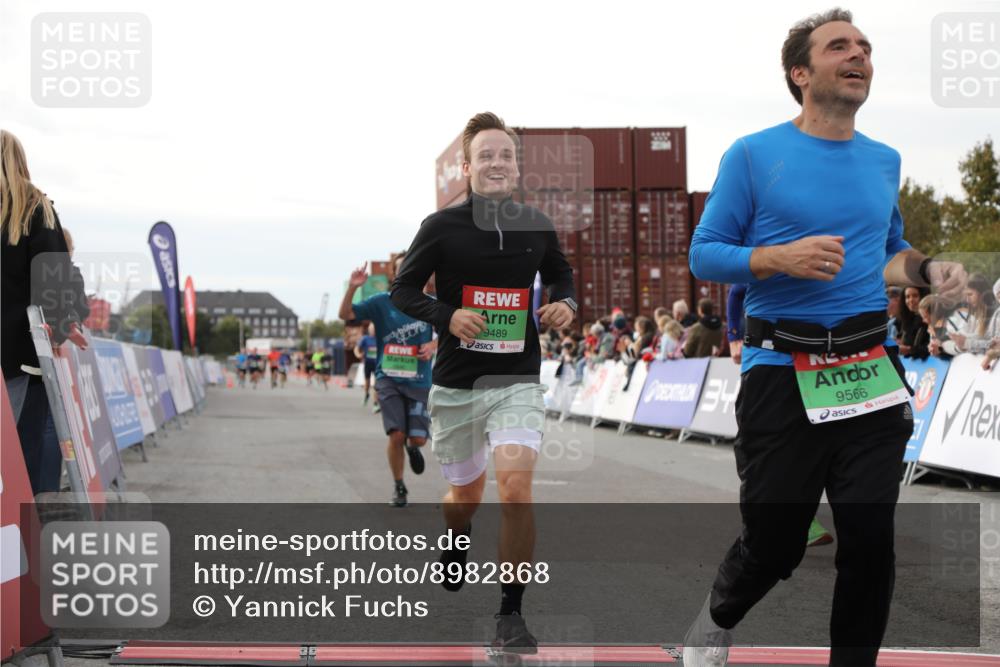 03.10.2025 - Köhlbrandbrückenlauf Yannick Fuchs http://msf.ph/oto/8982868 03.10.2025 16:05:48 Ziel 7547, 7646, 8616, 8924, 8966, 9102, 9489, 9566 meine-sportfotos.de
