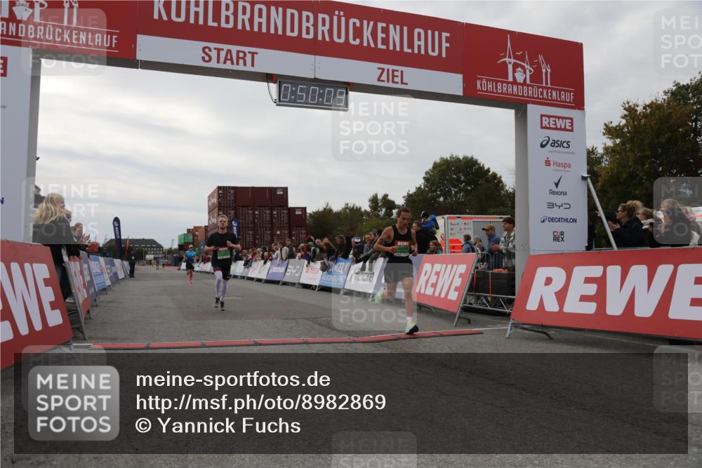 03.10.2025 - Köhlbrandbrückenlauf Yannick Fuchs http://msf.ph/oto/8982869 03.10.2025 15:50:07 Ziel 7033, 7066, 9742 meine-sportfotos.de