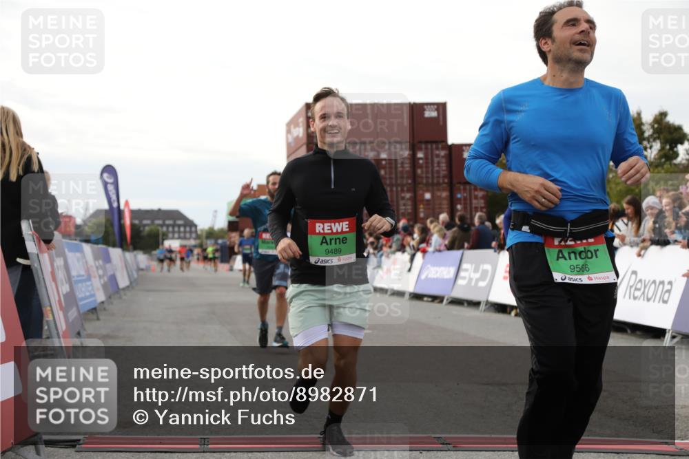 03.10.2025 - Köhlbrandbrückenlauf Yannick Fuchs http://msf.ph/oto/8982871 03.10.2025 16:05:49 Ziel 7547, 7646, 8616, 8924, 8966, 9102, 9489, 9566 meine-sportfotos.de