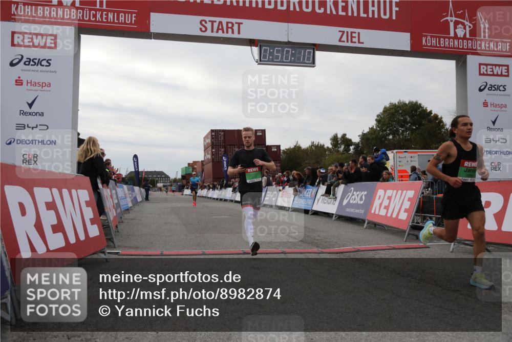 03.10.2025 - Köhlbrandbrückenlauf Yannick Fuchs http://msf.ph/oto/8982874 03.10.2025 15:50:08 Ziel 7033, 7066, 9742 meine-sportfotos.de
