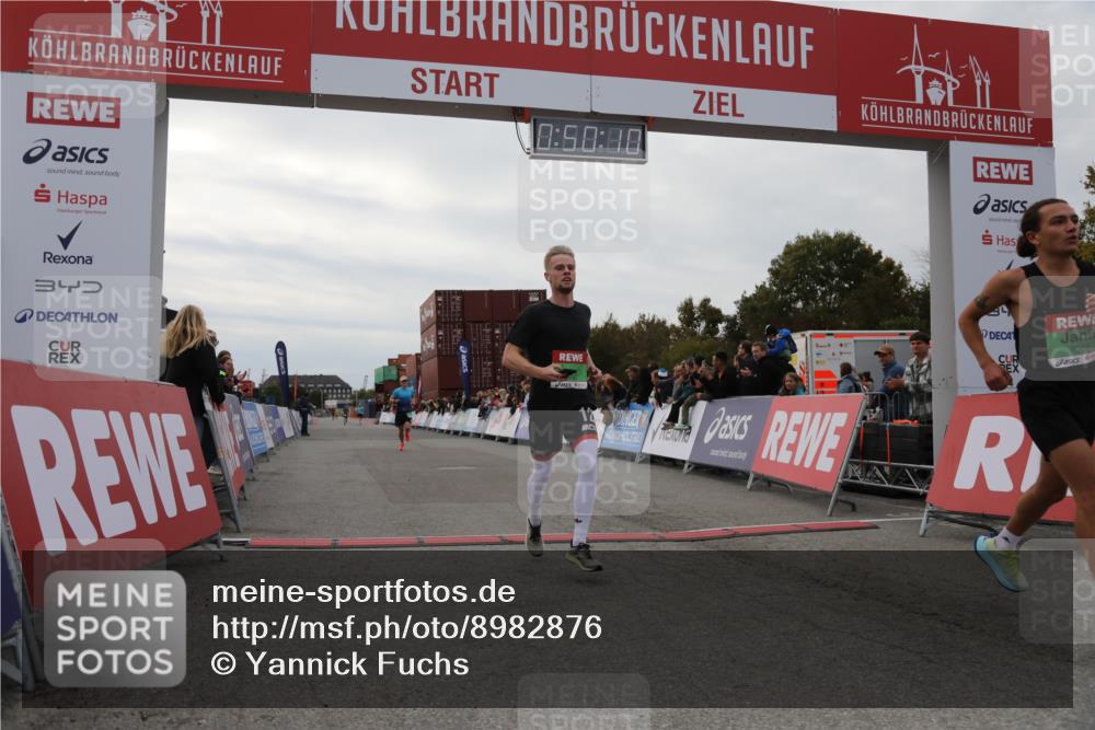 03.10.2025 - Köhlbrandbrückenlauf Yannick Fuchs http://msf.ph/oto/8982876 03.10.2025 15:50:09 Ziel 7033, 7066, 9742 meine-sportfotos.de