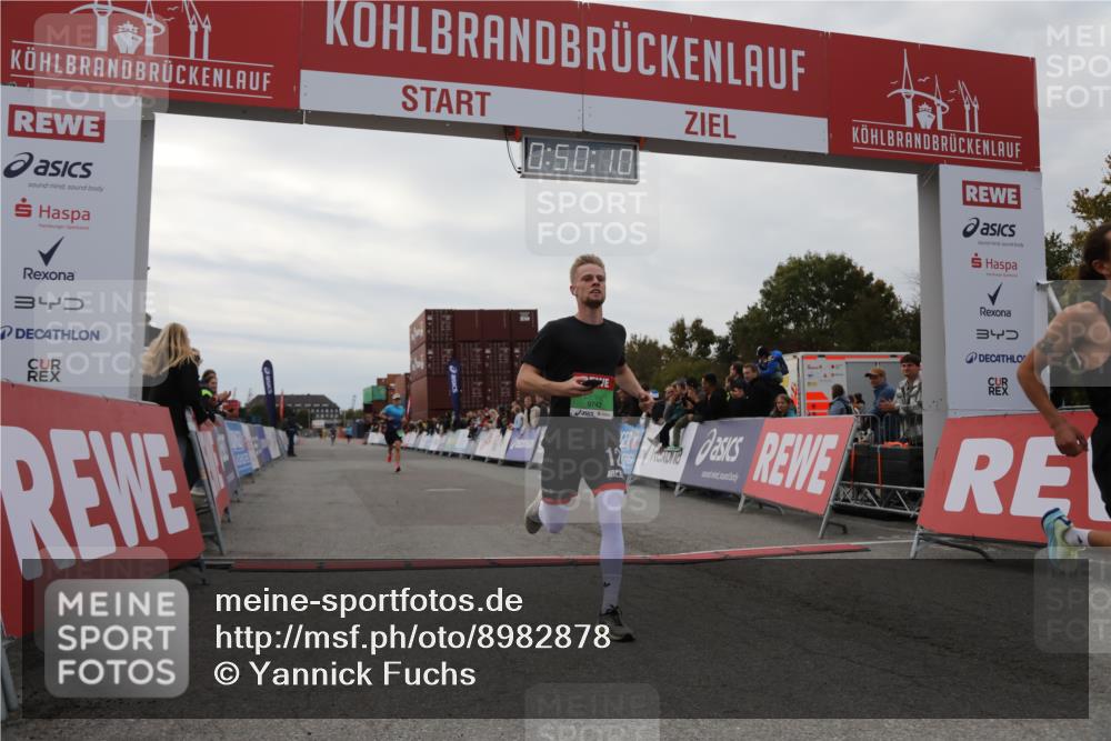 03.10.2025 - Köhlbrandbrückenlauf Yannick Fuchs http://msf.ph/oto/8982878 03.10.2025 15:50:09 Ziel 7033, 7066, 9742 meine-sportfotos.de