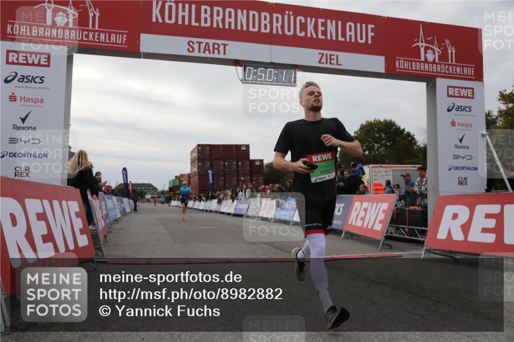 03.10.2025 - Köhlbrandbrückenlauf Yannick Fuchs http://msf.ph/oto/8982882 03.10.2025 15:50:09 Ziel 7033, 7066, 9742 meine-sportfotos.de
