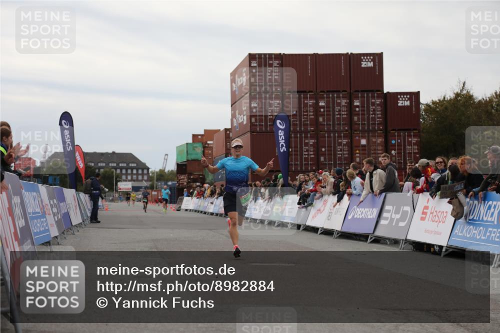 03.10.2025 - Köhlbrandbrückenlauf Yannick Fuchs http://msf.ph/oto/8982884 03.10.2025 15:50:10 Ziel 7033, 7066, 9742 meine-sportfotos.de