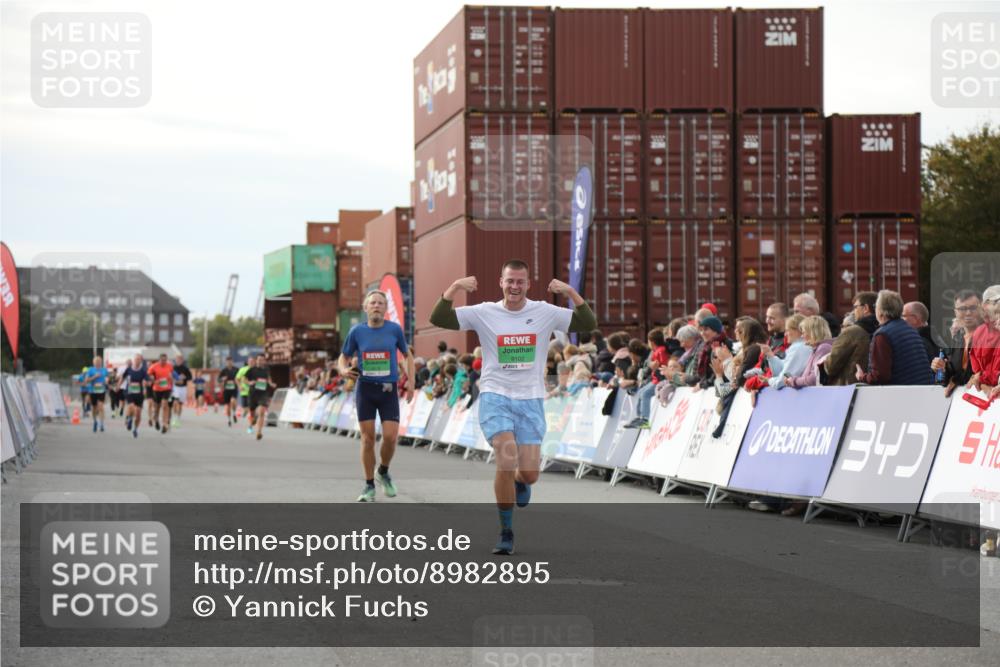 03.10.2025 - Köhlbrandbrückenlauf Yannick Fuchs http://msf.ph/oto/8982895 03.10.2025 16:05:51 Ziel 7646, 8616, 8924, 9102, 9489, 9566 meine-sportfotos.de