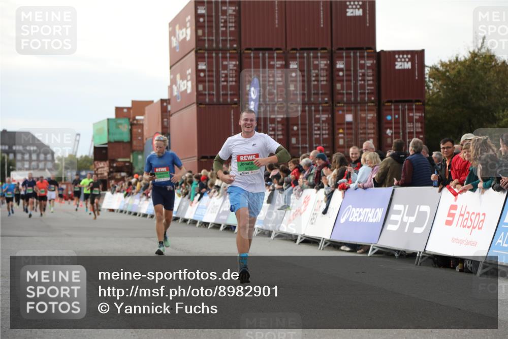 03.10.2025 - Köhlbrandbrückenlauf Yannick Fuchs http://msf.ph/oto/8982901 03.10.2025 16:05:52 Ziel 7646, 8616, 8924, 9102, 9489 meine-sportfotos.de