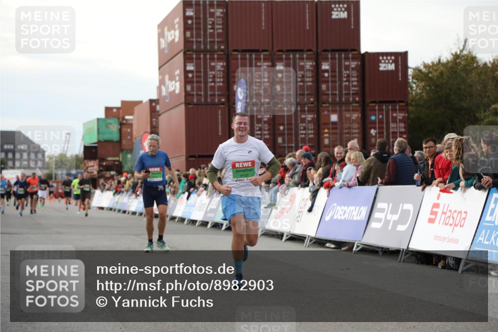 03.10.2025 - Köhlbrandbrückenlauf Yannick Fuchs http://msf.ph/oto/8982903 03.10.2025 16:05:52 Ziel 7646, 8616, 8924, 9102, 9489 meine-sportfotos.de