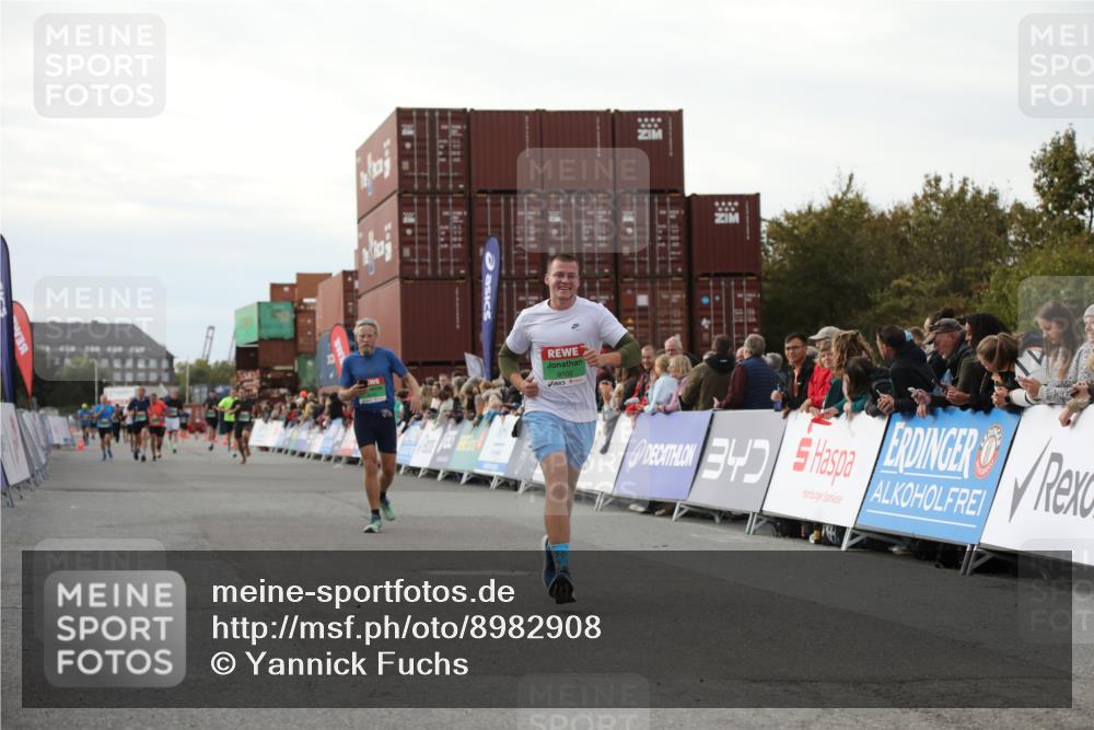 03.10.2025 - Köhlbrandbrückenlauf Yannick Fuchs http://msf.ph/oto/8982908 03.10.2025 16:05:53 Ziel 7646, 8616, 8924, 9102 meine-sportfotos.de