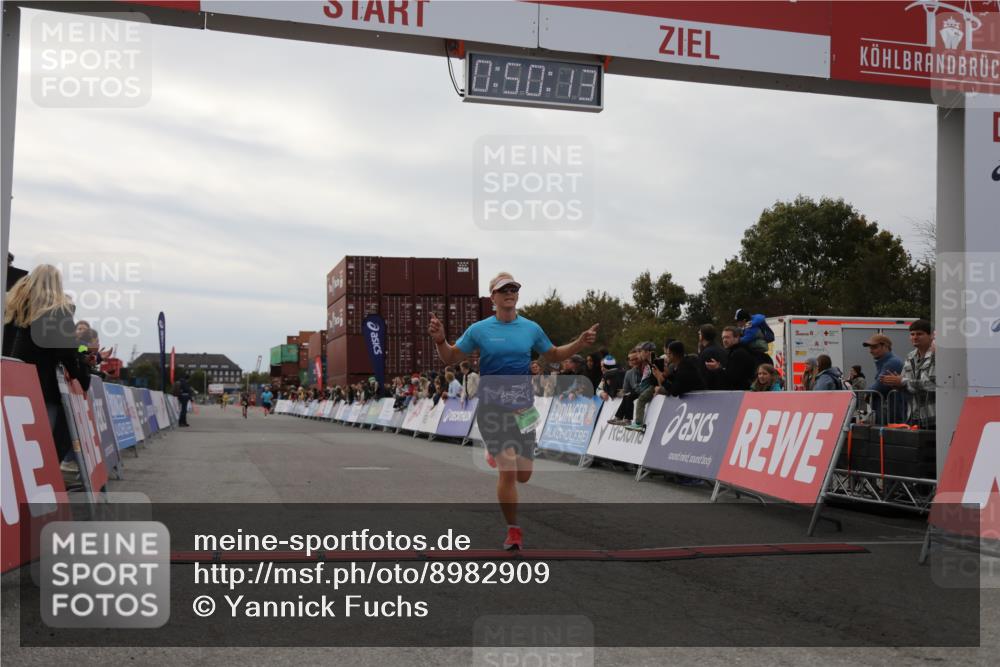 03.10.2025 - Köhlbrandbrückenlauf Yannick Fuchs http://msf.ph/oto/8982909 03.10.2025 15:50:12 Ziel 7033, 9742 meine-sportfotos.de
