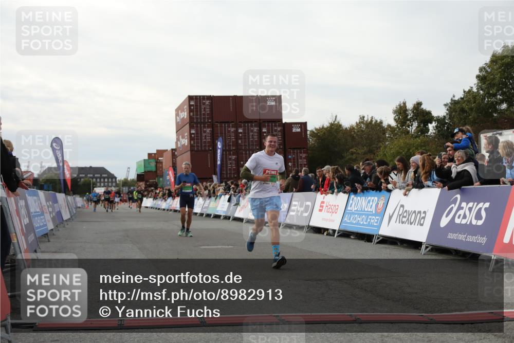 03.10.2025 - Köhlbrandbrückenlauf Yannick Fuchs http://msf.ph/oto/8982913 03.10.2025 16:05:53 Ziel 7646, 8616, 8924, 9102 meine-sportfotos.de