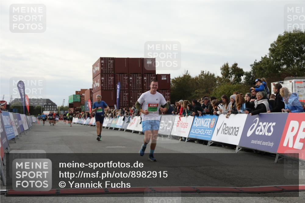 03.10.2025 - Köhlbrandbrückenlauf Yannick Fuchs http://msf.ph/oto/8982915 03.10.2025 16:05:53 Ziel 7646, 8616, 8924, 9102 meine-sportfotos.de