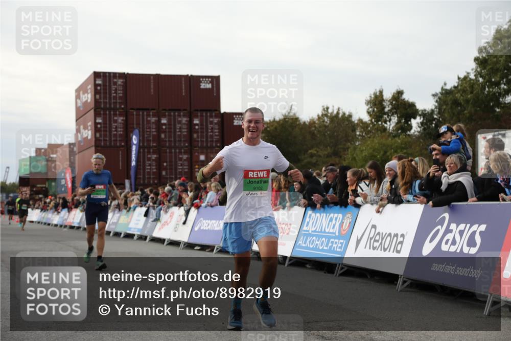 03.10.2025 - Köhlbrandbrückenlauf Yannick Fuchs http://msf.ph/oto/8982919 03.10.2025 16:05:54 Ziel 7646, 8616, 9102 meine-sportfotos.de