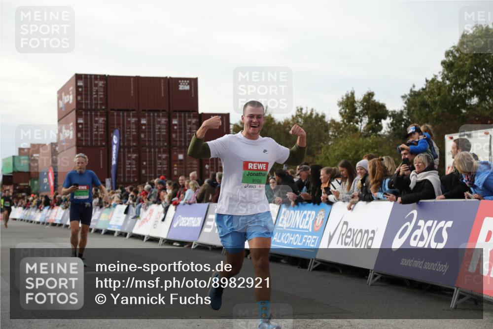 03.10.2025 - Köhlbrandbrückenlauf Yannick Fuchs http://msf.ph/oto/8982921 03.10.2025 16:05:54 Ziel 7646, 8616, 9102 meine-sportfotos.de