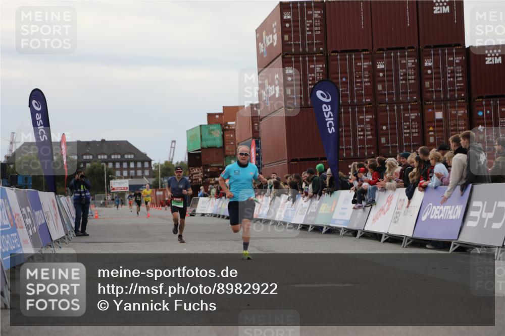 03.10.2025 - Köhlbrandbrückenlauf Yannick Fuchs http://msf.ph/oto/8982922 03.10.2025 15:50:19 Ziel 7045, 9713 meine-sportfotos.de