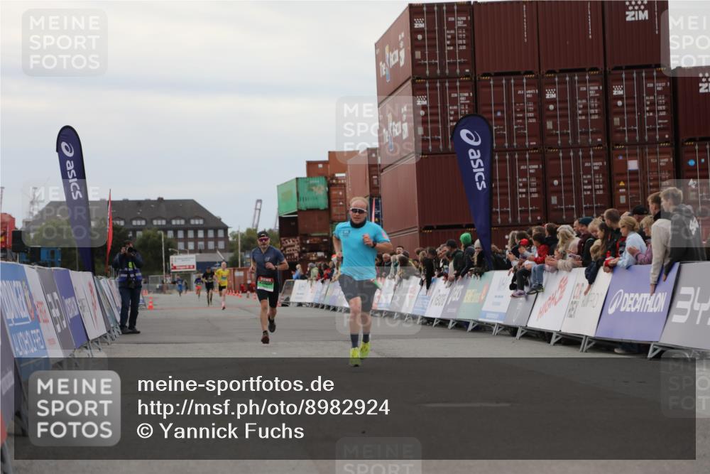 03.10.2025 - Köhlbrandbrückenlauf Yannick Fuchs http://msf.ph/oto/8982924 03.10.2025 15:50:19 Ziel 7045, 9713 meine-sportfotos.de