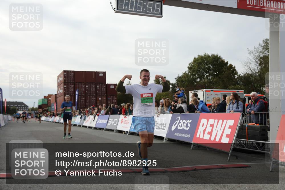 03.10.2025 - Köhlbrandbrückenlauf Yannick Fuchs http://msf.ph/oto/8982925 03.10.2025 16:05:54 Ziel 7646, 8616, 9102 meine-sportfotos.de