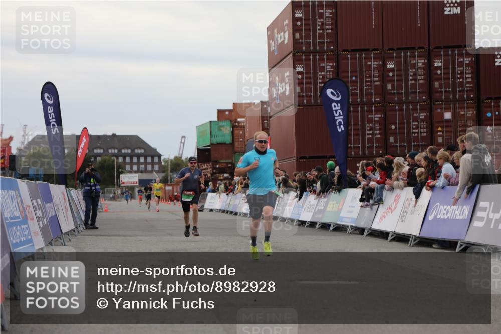 03.10.2025 - Köhlbrandbrückenlauf Yannick Fuchs http://msf.ph/oto/8982928 03.10.2025 15:50:19 Ziel 7045, 9713 meine-sportfotos.de